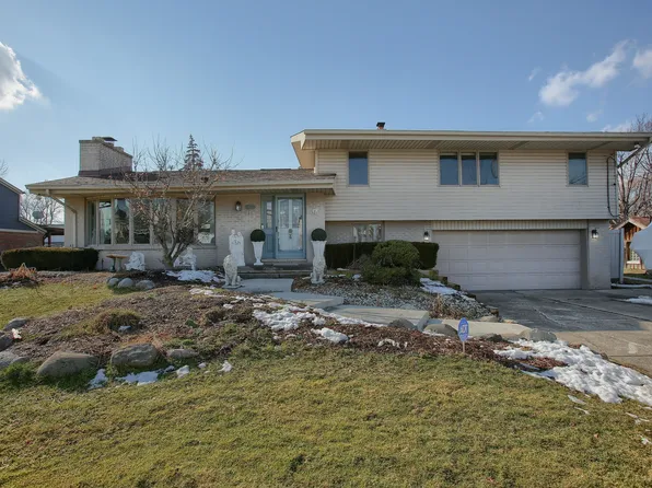 38111 Lakeshore Dr, Harrison Township, MI 48045