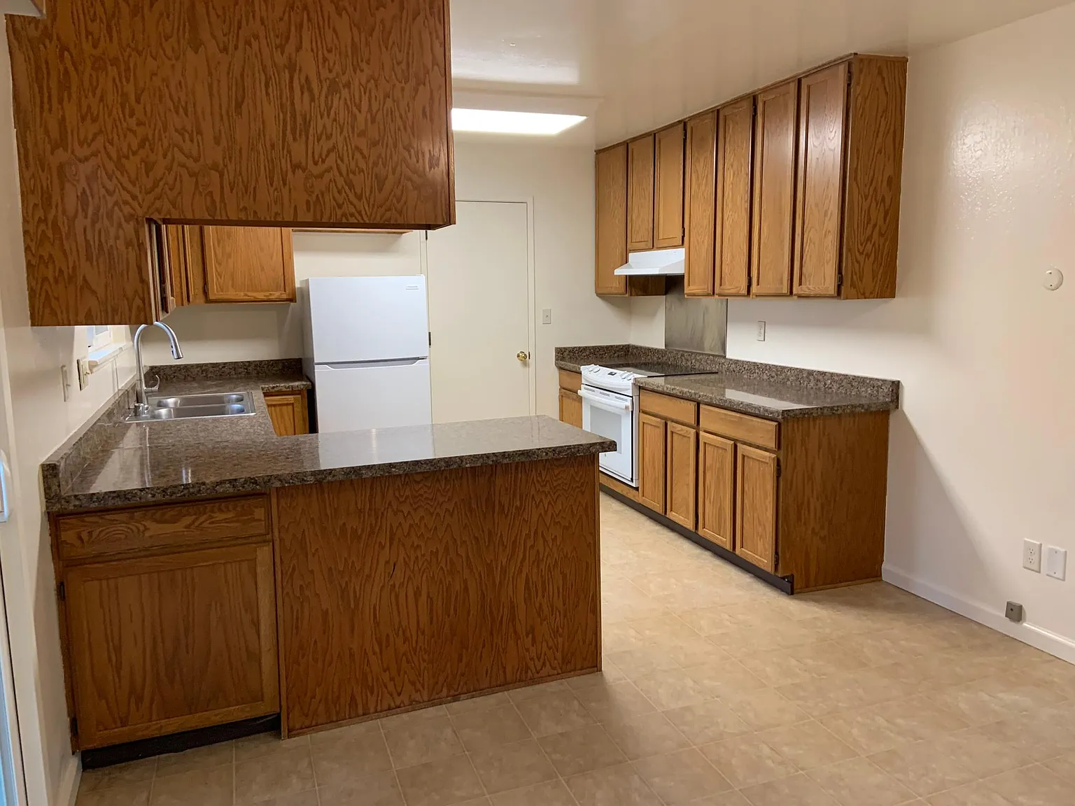 2 bed, 940 sqft, $2,350 — Photo 4