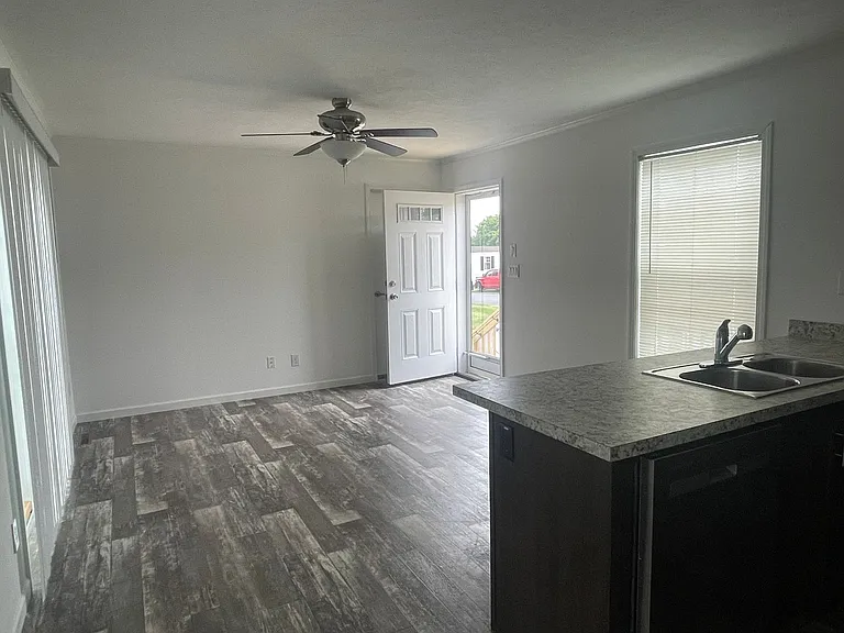 1405 Front Royal Pike — Photo 12