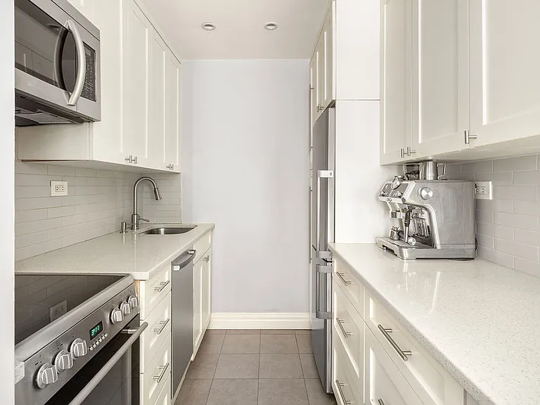 23 E 10th St #218 — Photo 3