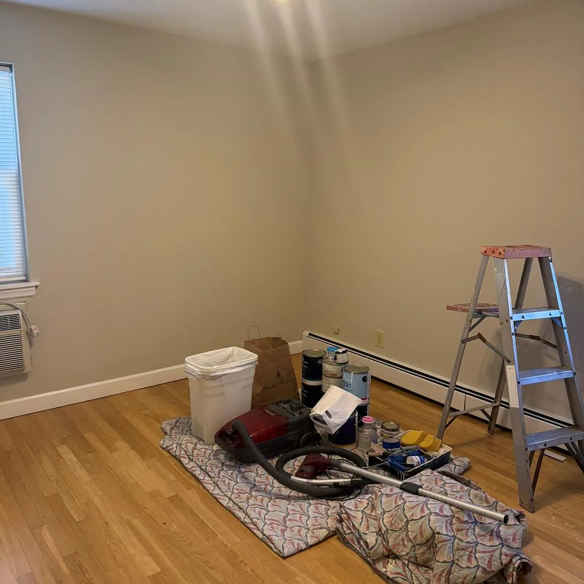 3 bed, 1.5 bath, 3308 sqft, $3,300 — Photo 2