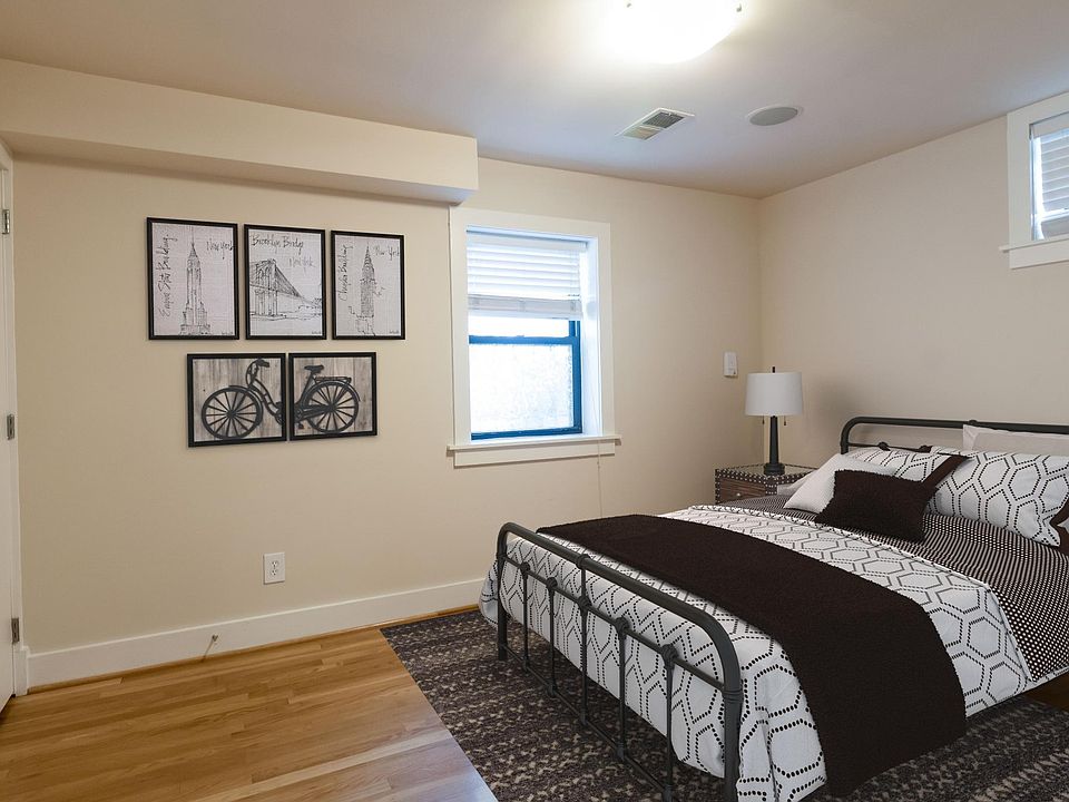 Bedroom with 2 windows. Great light!