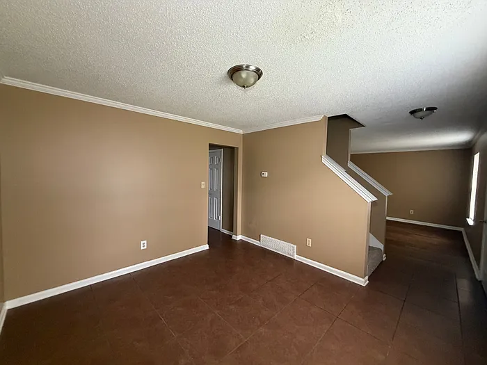 4 bed, 2.5 bath, 2040 sqft, $1,850 — Photo 3
