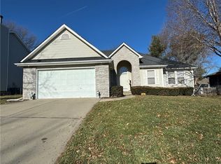 1522 Canterbury Ln, Liberty, MO 64068
