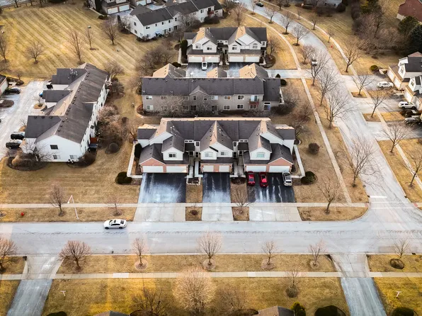 3413 Blue Ridge Dr, Carpentersville, IL 60110
