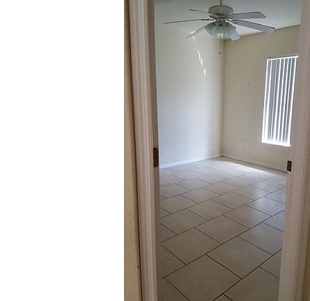 5th image of 838 Carbon St E