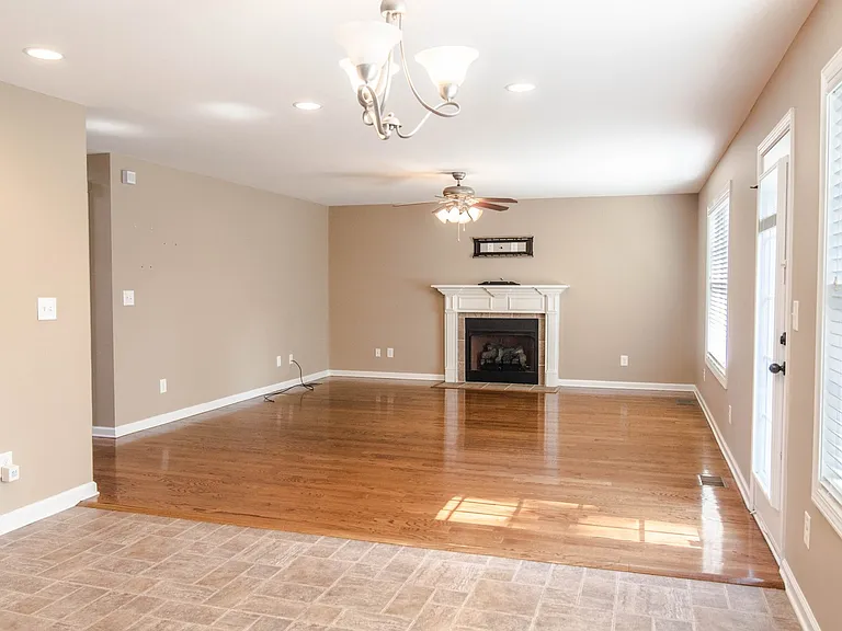 3349 Melissa Ln — Photo 7