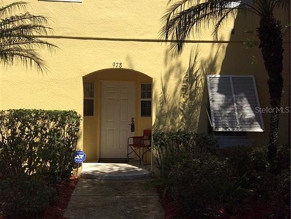 3rd image of 978 Park Terrace Cir