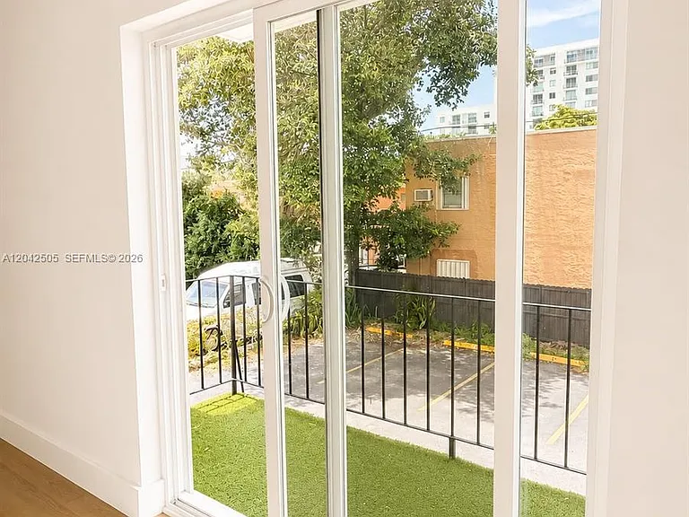 1021 NW 5th St #6 — Photo 5