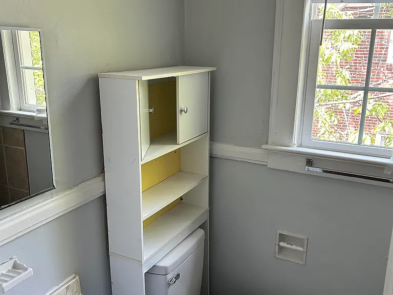 303 King St — Photo 26