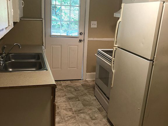 Kitchen equipped with washer and dry connections