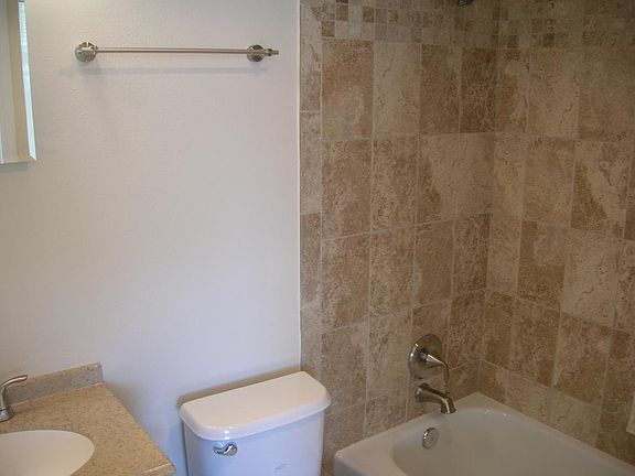 3rd image of 4015 Bayshore Blvd APT 4