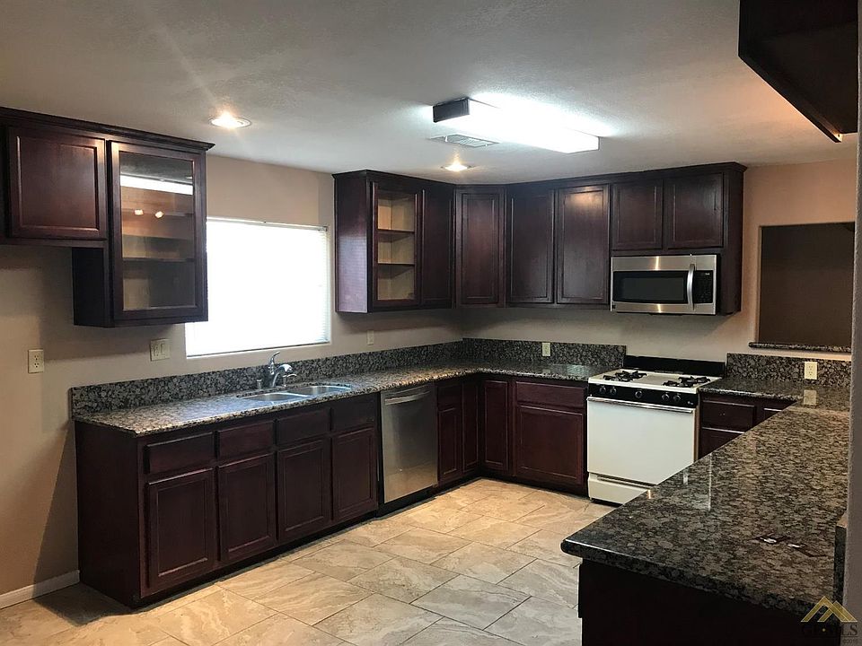 2nd image of 128 Wood St