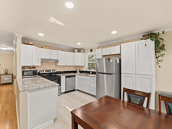 5th image of 2437 Butternut Hill Ct