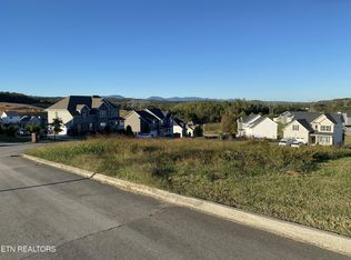 110 Hollyberry Rd, Oak Ridge, TN 37830