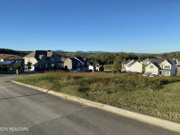 110 Hollyberry Rd, Oak Ridge, TN 37830