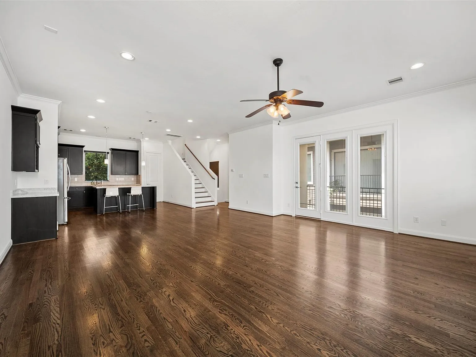 3 bed, 3.5 bath, 2117 sqft, $2,850 — Photo 4
