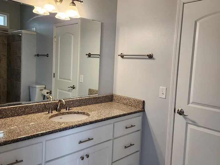 1592 Kingston Way — Photo 5