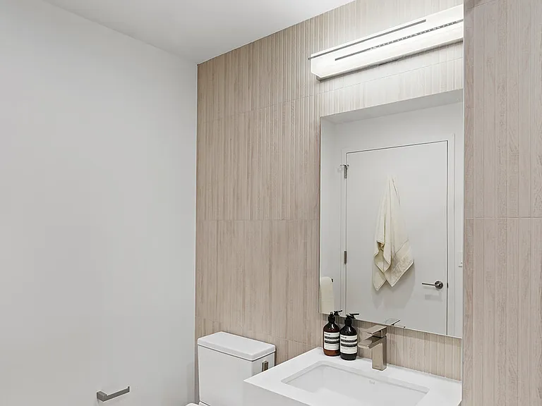 644 E 14th St #2002 — Photo 11