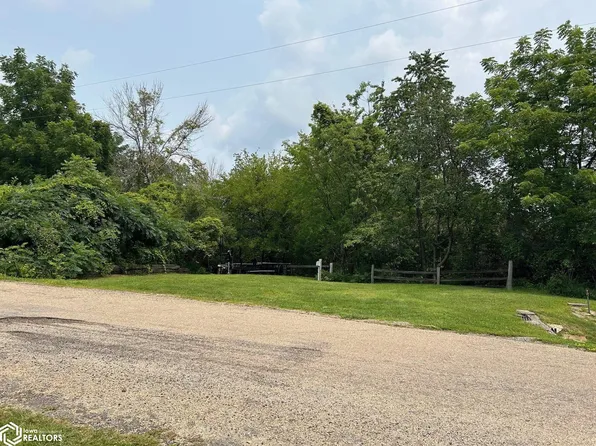 5199 Echo Dr, Brooklyn, IA 52211