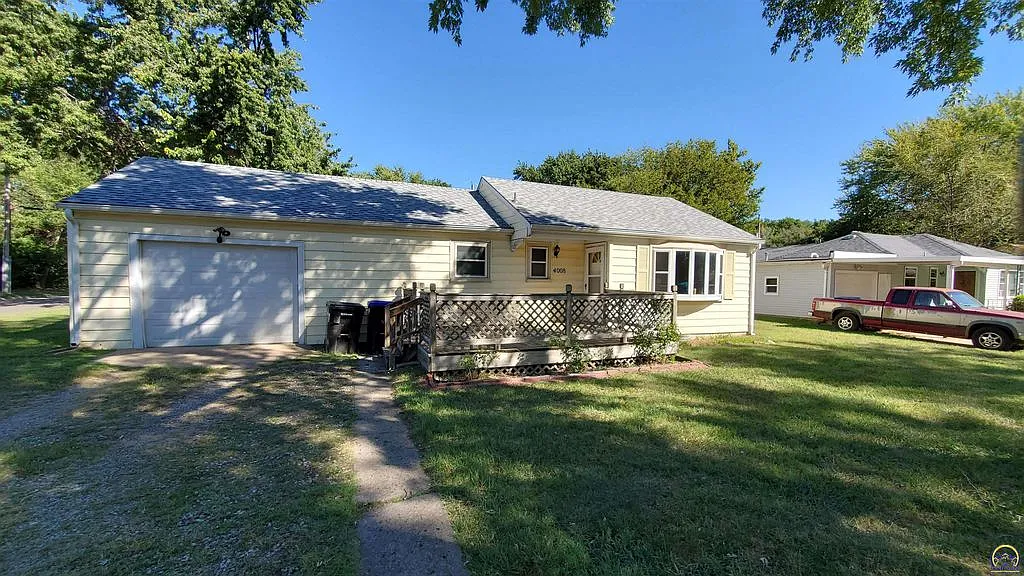2 bed, 708 sqft, $1,240 — Photo 1
