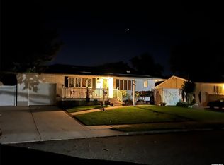 5 Huntsman Ln, Commack, NY 11725