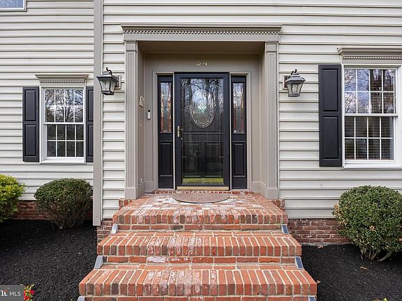 5th image of 54 Meetinghouse Ct