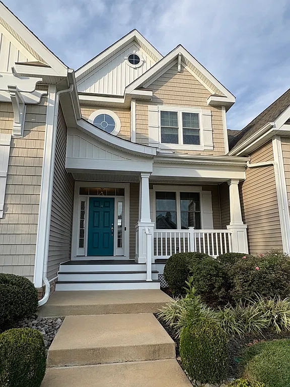 4 bed, 4.0 bath, 4671 sqft, $4,250 — Photo 2