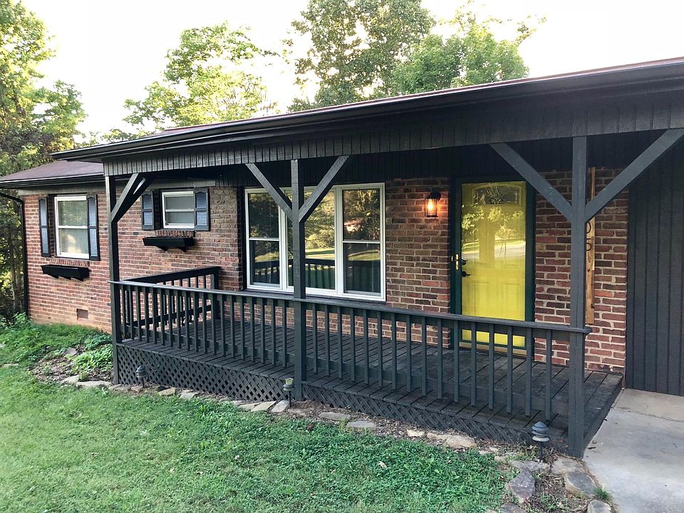 Front of the home with fresh new colors.