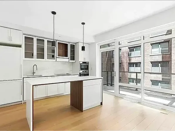 115 East 55th Street image 1 of 12