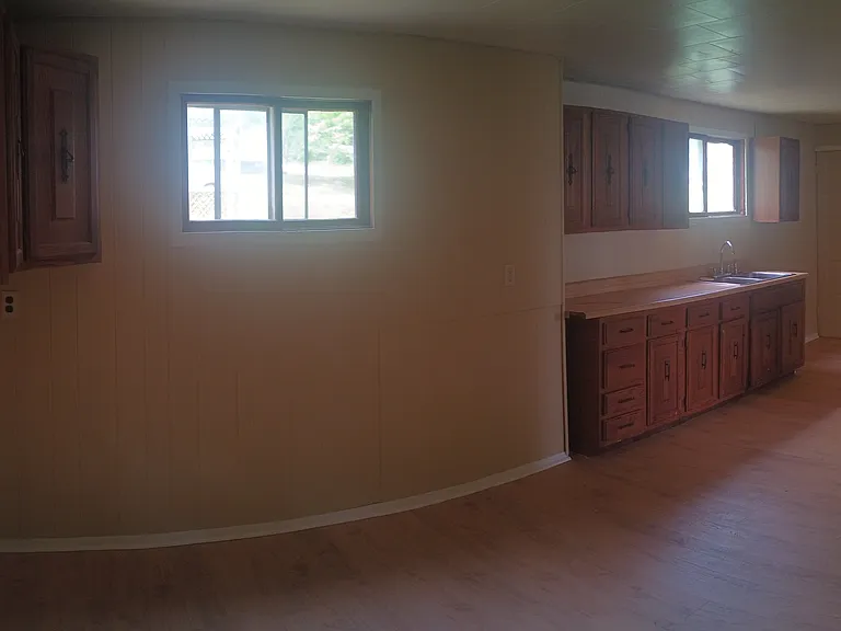 439 Ellsworth St — Photo 7