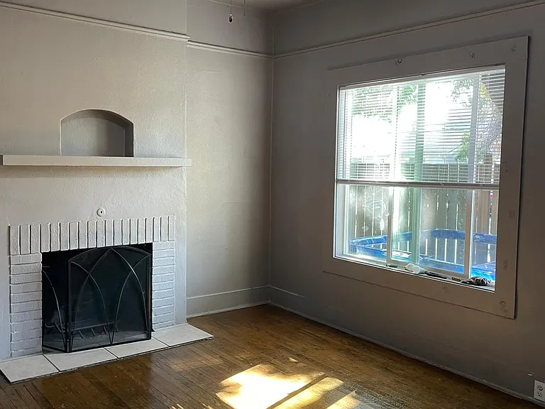 302 NW 12th St — Photo 6