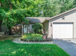 69 Wake Robin Rd, Malta, NY 12020