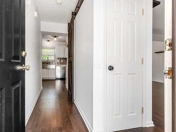 2nd image of 5017 Crestbury Ct