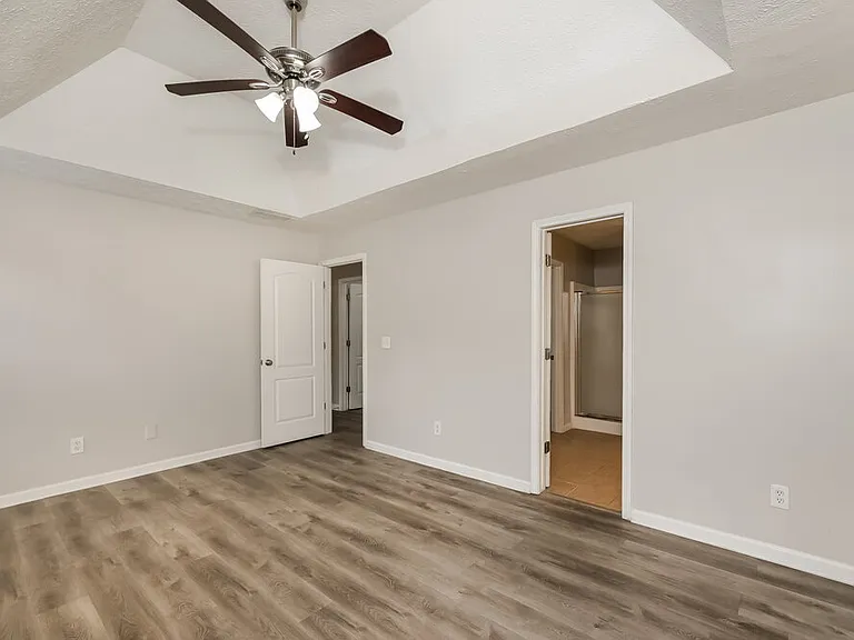 812 Lorraine Ln — Photo 11