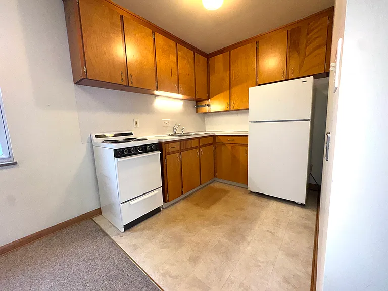 573 N Walnut St #W — Photo 7