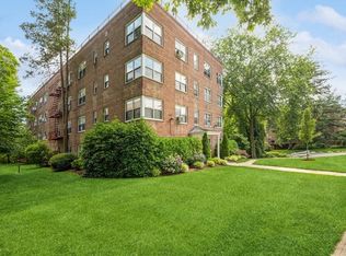 793 Palmer Rd APT 1A, Bronxville, NY