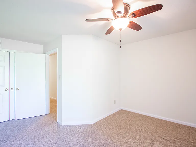 976 S Clarizz Blvd — Photo 10