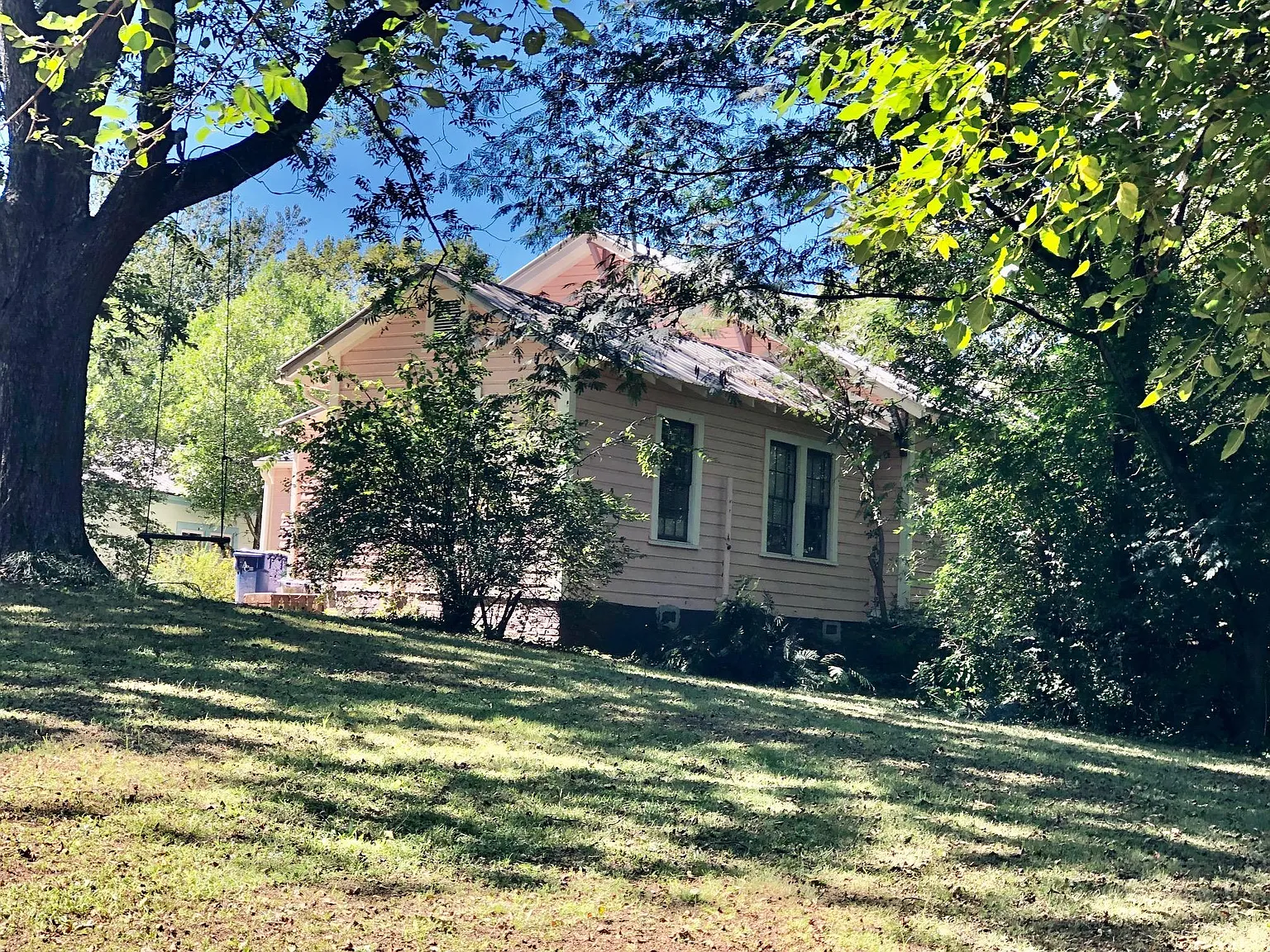 4 bed, 2.5 bath, 2700 sqft, $3,000 — Photo 3