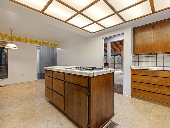 4th image of 218 Brook Way