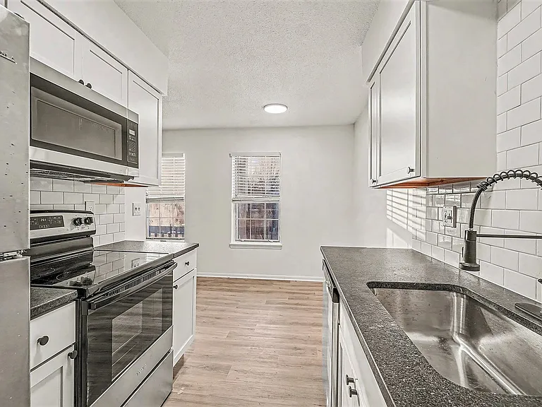 1610 E Kansas City — Photo 13