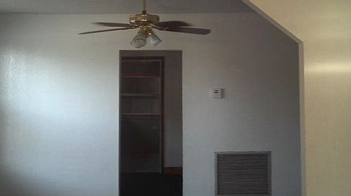 5th image of 2542 Sanford Ave