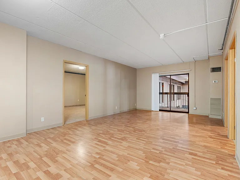 E Street Flats - Student Housing — Photo 85
