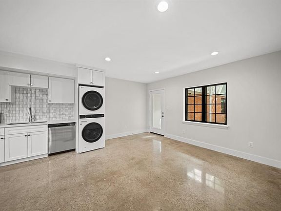 5th image of 520 Lovett Blvd #1C