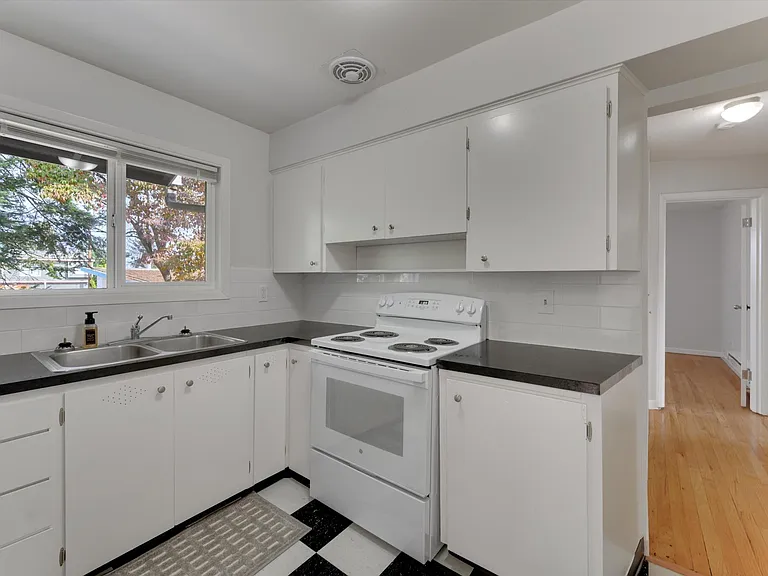 821 N Stafford St — Photo 6