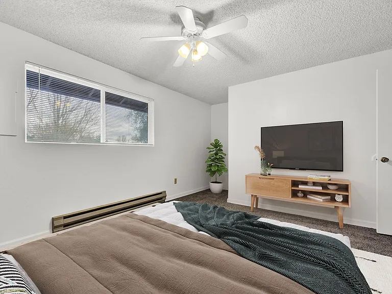 Holly Street Apartments — Photo 15
