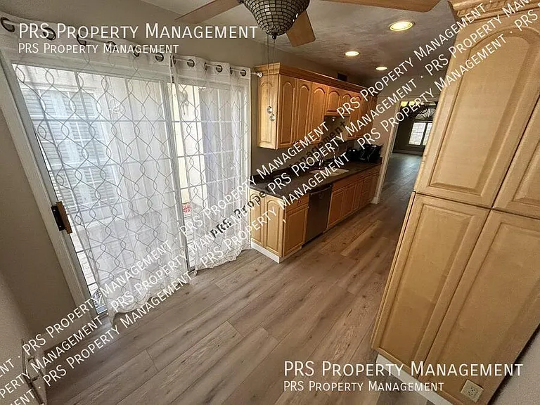 5100 N Miller Rd #11 — Photo 17