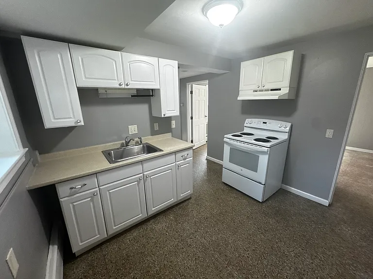 8 Lake St #7 — Photo 2