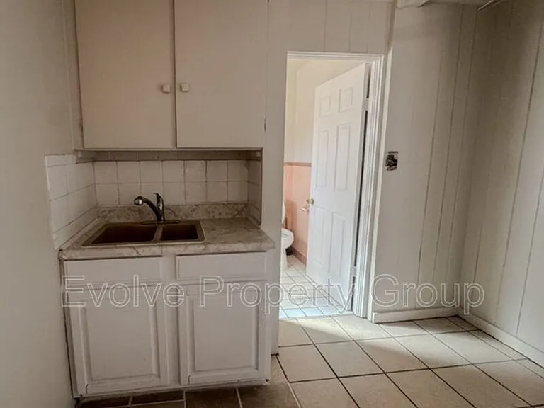 710 N Grove St #C — Photo 4