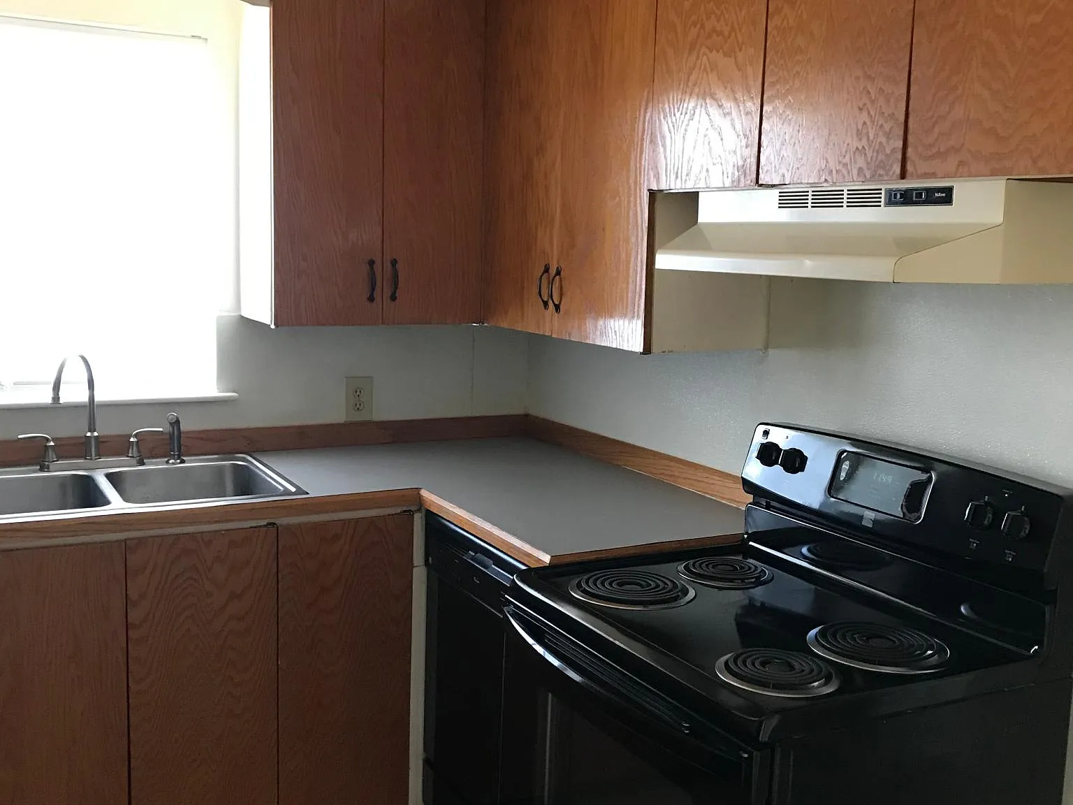 2 bed, 700 sqft, $2,000 — Photo 2